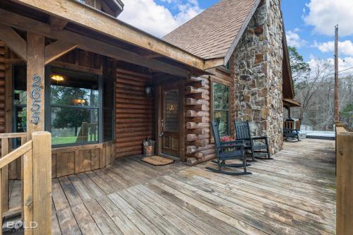 Lakefront Log Cabin On Emerald Isle With Hot Tub Lakefront Log Cabin On Emerald Isle With Hot Tub