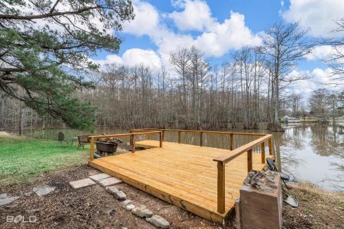 Lakefront Log Cabin On Emerald Isle With Hot Tub Lakefront Log Cabin On Emerald Isle With Hot Tub