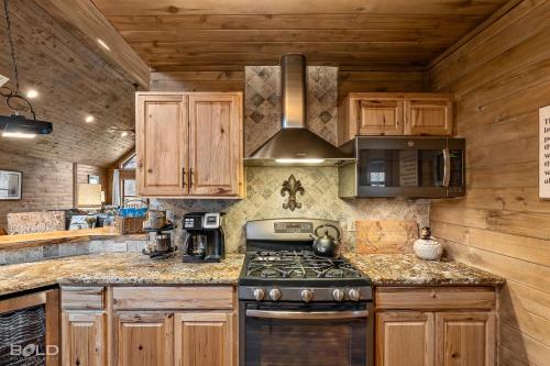 Lakefront Log Cabin On Emerald Isle With Hot Tub Lakefront Log Cabin On Emerald Isle With Hot Tub