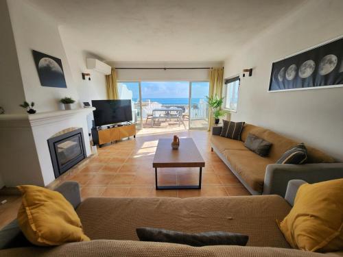 Casa Londamba Meia Praia Beach