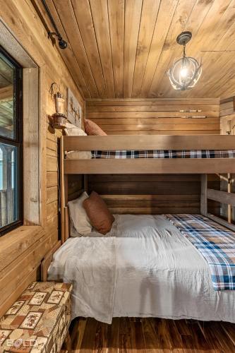 Lakefront Log Cabin On Emerald Isle With Hot Tub Lakefront Log Cabin On Emerald Isle With Hot Tub