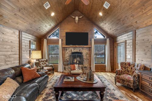 Lakefront Log Cabin On Emerald Isle With Hot Tub Lakefront Log Cabin On Emerald Isle With Hot Tub