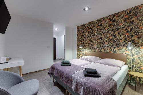 Double or Twin Room image 9
