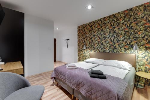 Double or Twin Room image 8