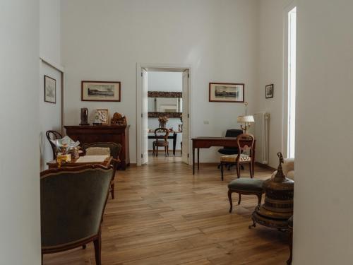 Lo Specchio dei Papiri, Neapel (Foto 8)