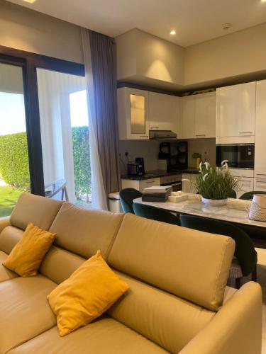 Lovely one bedroom with nice weather and views - image 3