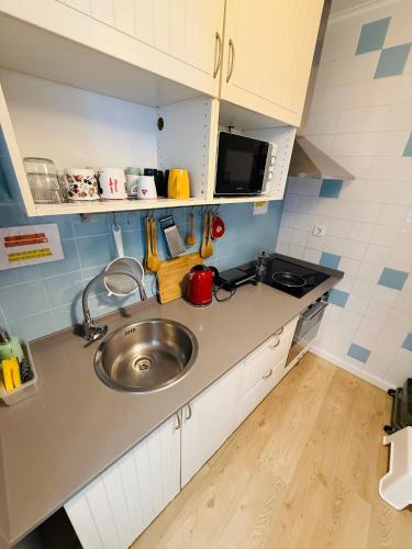 70's Hostel - image 29