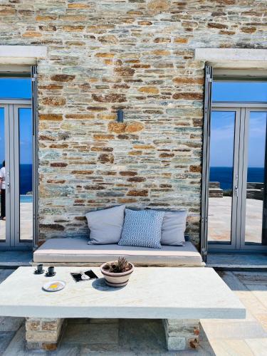 Villa Thalassa, Beachfront, Private Pool & Sunset Views by Explore Andros, Andros (foto 2)