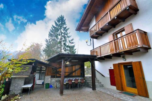 Chalet Commezzadura, Pension in Commezzadura