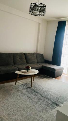 1 Bedroom flat - Tap to explore photos