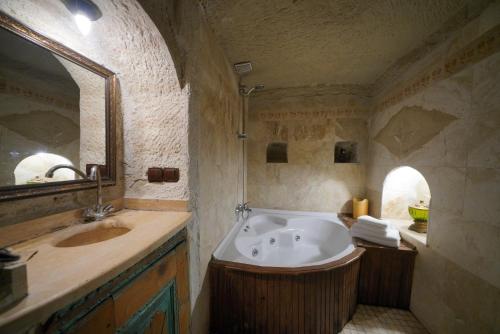 room detail thumbnail 2