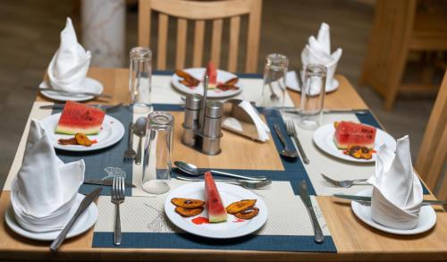 Restaurant, Kaije Country Cottages in Fort Portal