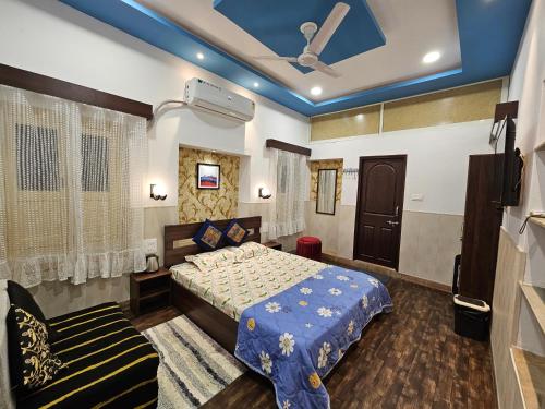 Double Room with Private Bathroom image 6