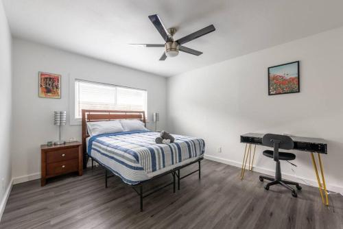 Prime Location 3BR - Firepit & Private Yard Prime Location 3BR - Firepit & Private Yard