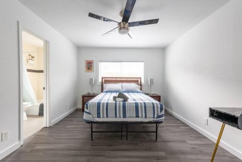 Prime Location 3BR - Firepit & Private Yard Prime Location 3BR - Firepit & Private Yard