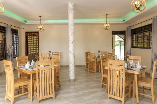 Restaurant, Kaije Country Cottages in Fort Portal