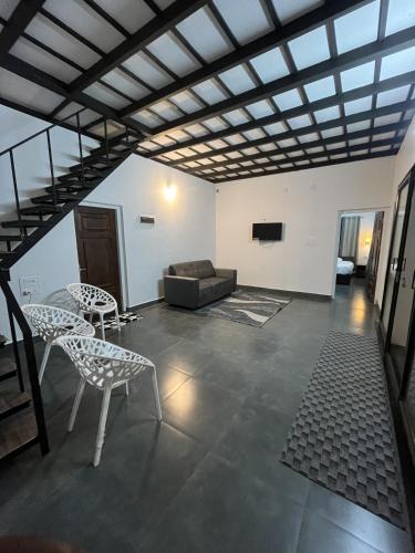 Cloud9 Glamping - Private Aframe Villa in พาทุพันจาล