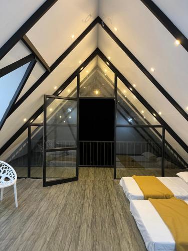 Cloud9 Glamping - Private Aframe Villa in พาทุพันจาล