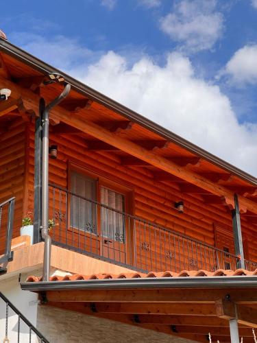Holiday House, Luftinja e Sipërme