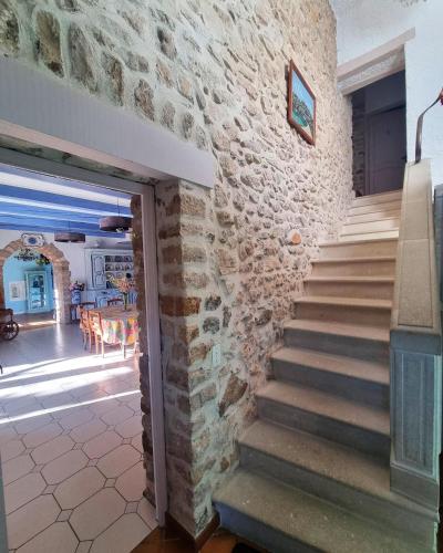 Mas Provençal with Swimming Pool & Air Conditioning (Mas Provencal with Swimming Pool & Air Conditioning) in Rustrel