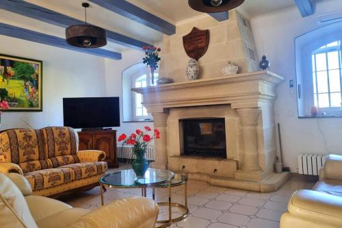 Mas Provençal with Swimming Pool & Air Conditioning (Mas Provencal with Swimming Pool & Air Conditioning) in Rustrel