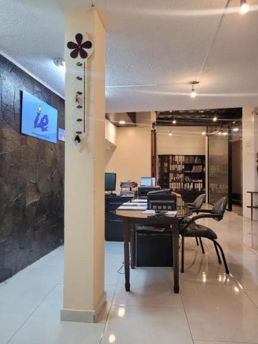 Casa Colon Quito Bed & Breakfast Hostel in เบลิซาริโอ เกเบโด