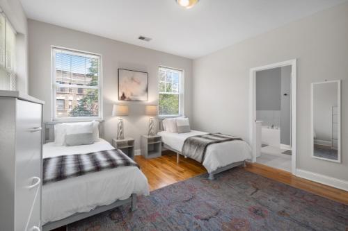 Kenwood Apartments, Downtown Hyde Park in Woodlawn