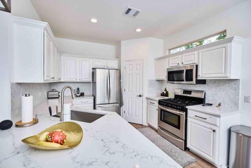 East Austin Artistic Home East Austin Artistic Home