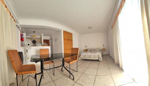 Study with balcony 'Tía Moni Alojamiento', Colón (photo 5)