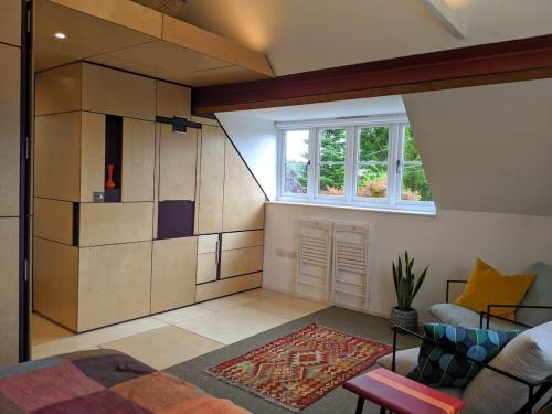 Browhill Loft - contemporary, handcrafted studio in Danehill