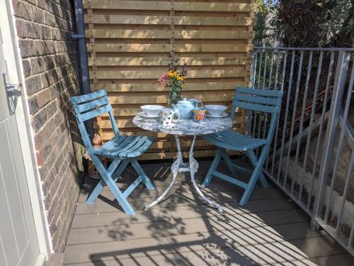 Browhill Loft - contemporary, handcrafted studio in Danehill