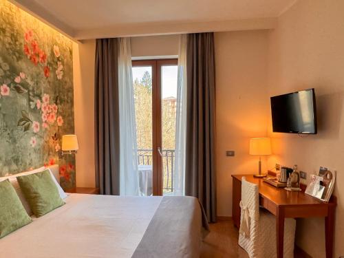 room detail thumbnail 1