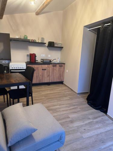 Iekārtas, T2 Avec exterieur in Lamalou Les Bains