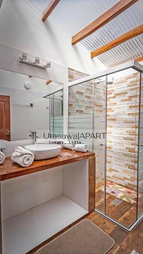 Zuhanyzó, Utasawa Loft APART in Yumani