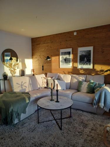 Villa with hot tub and sauna in 홀름순드