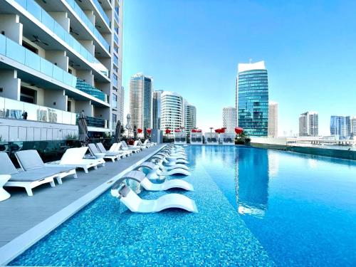 Luxury Studio Near Dubai Mall few mints walk, Dubai (photo 2)