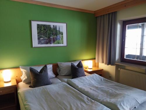 1 queen bed