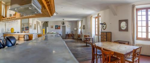 Ecuries du Château de Saint-Fargeau (Ecuries du Chateau de Saint-Fargeau) in Сан-Фарго