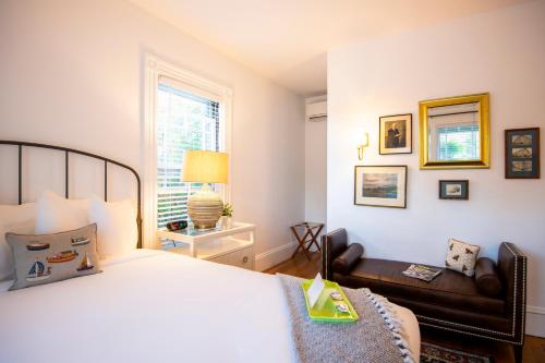 650854445 Sand Bar Cottage Inn
