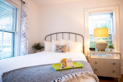 650854456 Sand Bar Cottage Inn