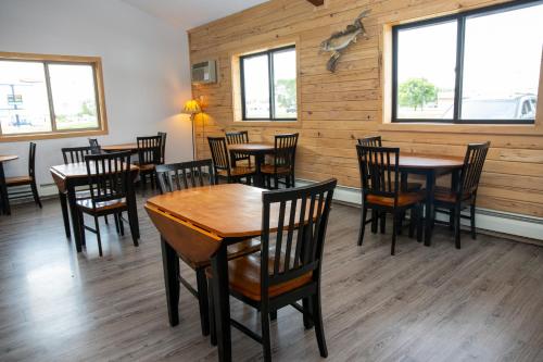 Walleye Inn - image 14