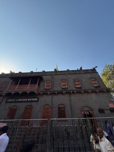 HOTEL GRKK - Near Shri Saibaba Samadhi Temple Shirdi in ศิวะนคร