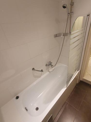 Carlton Suites 4