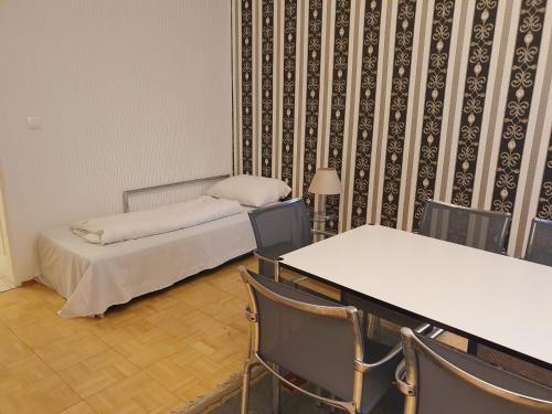 Carlton Suites - image 12