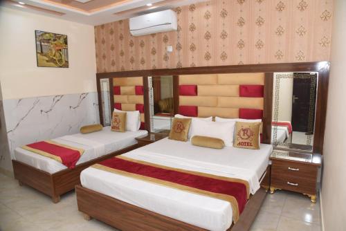 3 twin beds