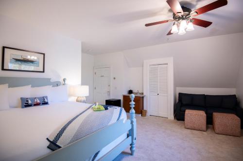 650878314 Sand Bar Cottage Inn