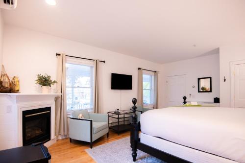 650881135 Sand Bar Cottage Inn