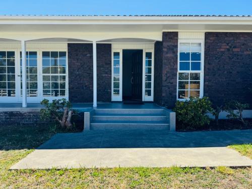 Seaside Luxury 4bedroom House, Auckland (photo 2)