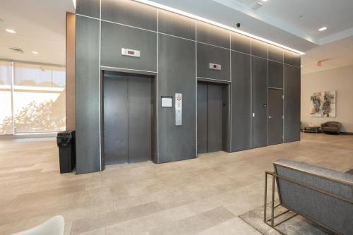 Studio Apartment In Heart of BHM thumb 4