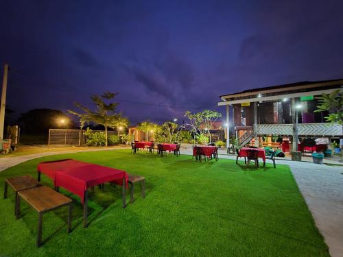 周邊環境, Dangau Sala D'Kontena in 亞恩